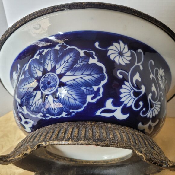 Bombay Co. Stunning Large Blue & White Chinoiseries Bowl with Brass Trim & Feet - Picture 9 of 11